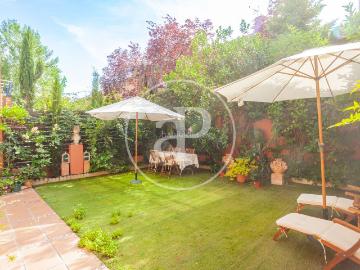 Casa adosada en venta en Madrid, Aravaca. Chalet adosado en venta en Aravaca. Casas adosadas.