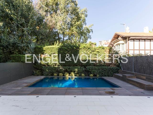 Casa adosada en venta en Madrid, Canillas. Chalet de lujo en Arturo Soria. Casas adosadas.