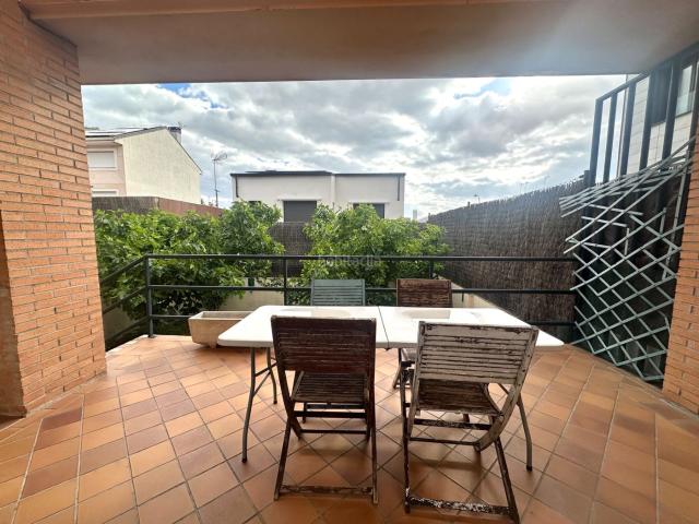 Casa adosada en venta en Madrid, Pinar del Rey. EXCLUSIVO CHALET ADOSADO CON ASCENSOR, JARDÍN PRIVADO Y GRANDES POSIBILIDADES EN HORTALEZA. Casas adosadas.