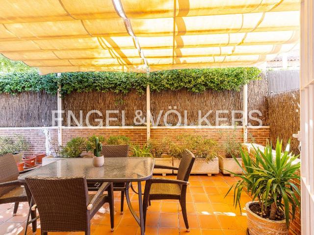 Casa adosada en venta en Madrid, Salvador. Exclusivo chalet, elegancia, espacio y tranquilidad junto a Arturo Soria. Casas adosadas.