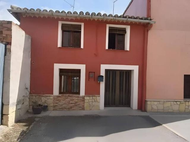 Casa adosada en Venta en Madrigal del Monte