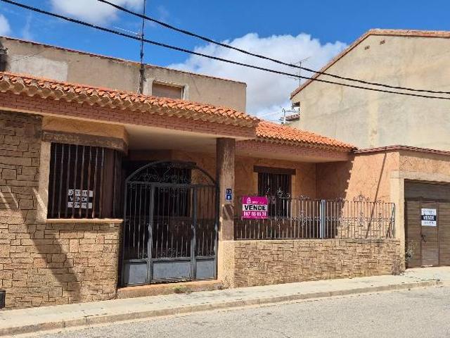 Casa adosada en Venta en Madrigueras