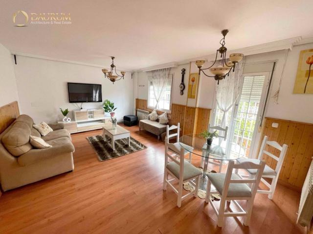 Casa adosada en venta en Málaga, Los Almendros El Limonero El Tomillar. MARAVILLOSO CHALET ADOSADO DE 5 HABITACIONES EN EL TOMILLAR. Casas adosadas.