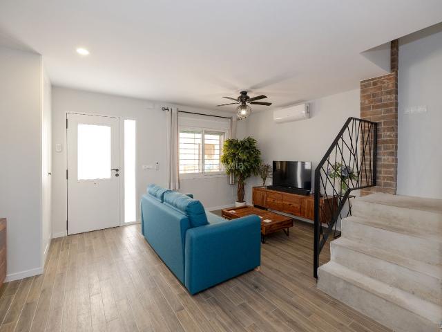 Casa adosada en venta en Málaga, Parque Ayala Jardín de la Abadía Huelín. Chalet Adosado reformado en Huelin. Casas adosadas.