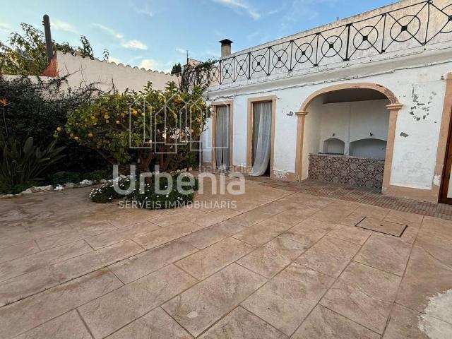 Casa adosada en venta en Malgrat de Mar. Una joya histórica en pleno corazón de Malgrat de Mar. Casas adosadas Malgrat de.