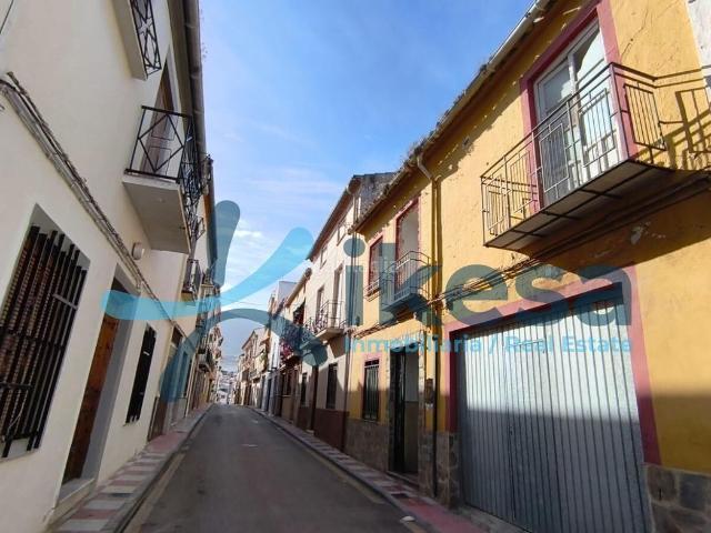 Casa adosada en venta en Mancha Real. Oportunidad de Inversión en Mancha Real Vivienda Unifamiliar para Reformar. Casas adosadas Mancha.