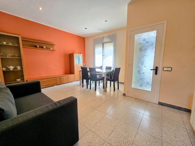 Casa adosada en venta en Manlleu. CASA AMB JARDÍ AL CENTRE DE MANLLEU. Casas adosadas.