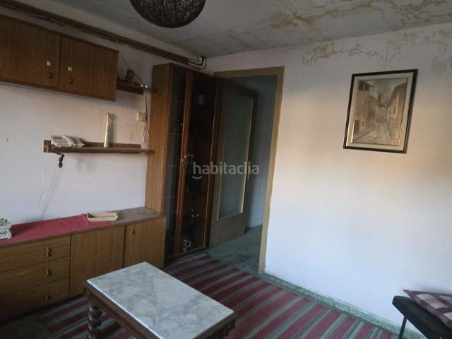 Casa adosada en venta en Manlleu. casa de 2 viviendas en venta a Manlleu para reformar. Casas adosadas.