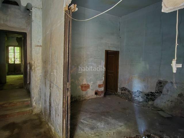 Casa adosada en venta en Manlleu. CASA PARA REFORMAR AL CENTRO DE MANLLEU. Casas adosadas.