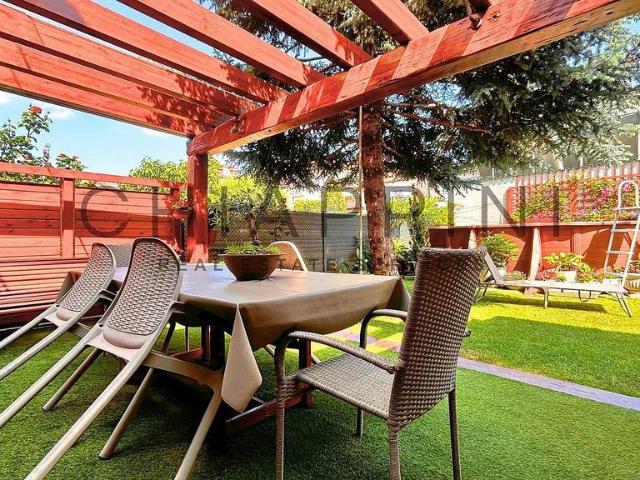Casa adosada en venta en calle De Tarragona, Manlleu, de 190 m² 5 habitaciones por 399.000
