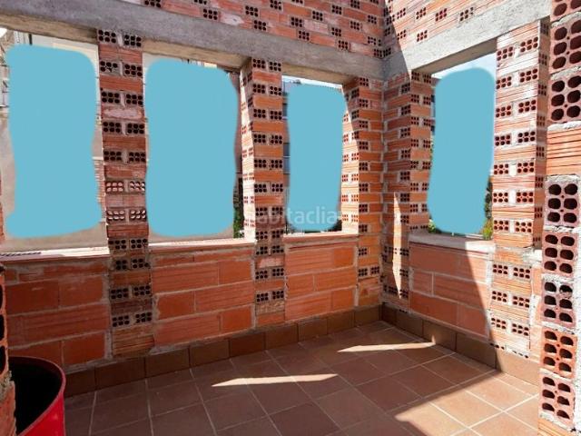 Casa adosada en venta en Manresa, Centre Passeig i Rodalies. Casa adossada per obrar. Casas adosadas.