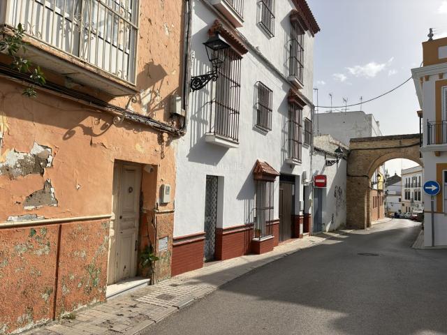 Casa adosada en venta en Marchena. Casa a reformar. Casas adosadas.