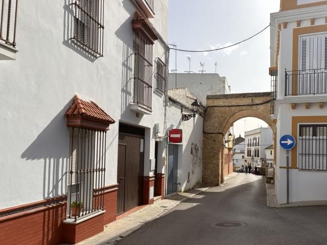 Casa adosada en venta en Marchena. Casa a reformar. Casas adosadas.