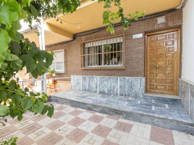 Casa adosada en Venta en Maracena