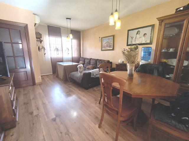 Casa adosada en venta en Maracena. Casas adosadas.