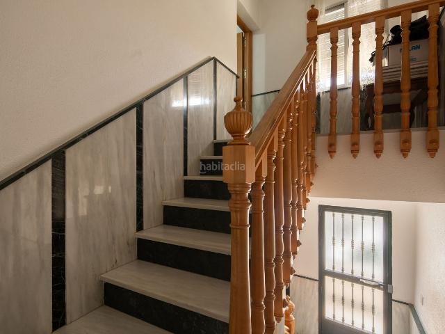 Casa adosada en venta en Maracena. Chalet Adosado en Esquina en Maracena. Casas adosadas.