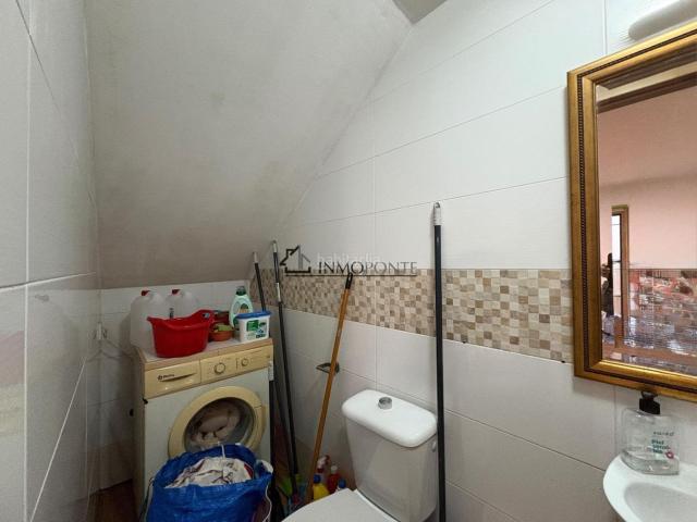 Casa adosada en venta en Marín. Se vende adosado con terraza Este encantador adosado está distribuido en varias plantas Planta baja Cocina totalmente equipad. Casas adosadas.