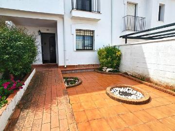 Casa adosada en venta en Marines Los. Casa adosada en Los Marines con patio. Casas adosadas Marines.