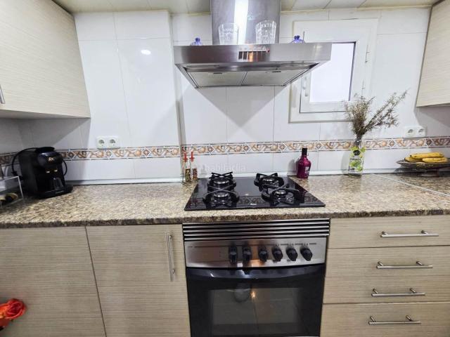 Casa adosada en venta en Martorell. Casa con tres viviendas independientes en venta en La Vila de Martorell. Casas adosadas.
