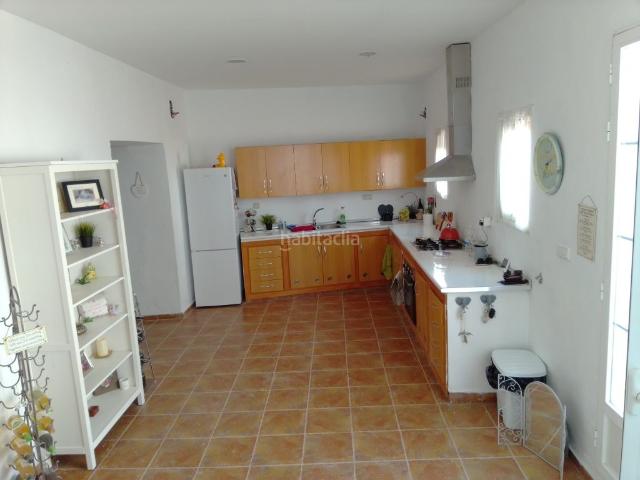 Casa adosada en venta en Martos. Casa amplia 6 dormitorios, patio y 2 terrazas. Casas adosadas.