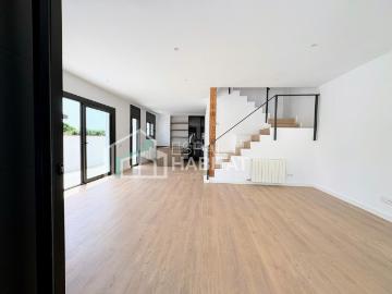 Casa adosada en venta en Masnou El, Centre. Impecable Adosado Seminuevo en el Corazón de El Masnou Tu Oportunidad Ideal!. Casas adosadas Masnou.