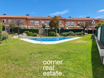 Casa adosada en venta en Masquefa. Casa adosada con piscina en Masquefa. Casas adosadas.