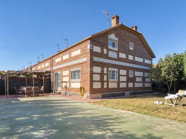 Casa adosada en venta en Meco, Urb. Belvalle. Casas adosadas.