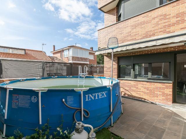 Casa adosada en venta en Meco, Meco pueblo. CHALET MECO. Casas adosadas.