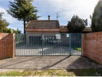 Casa adosada en Venta en Medina del Campo