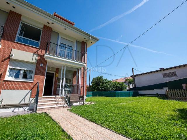 Casa adosada en venta en Medio Cudeyo, Heras Santiago San Salvador. Chalet exclusivo en venta comodidad, luz y calidad de vida. Casas adosadas Medio.