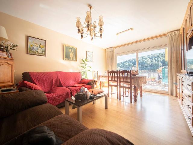 Casa adosada en Venta en Mediona