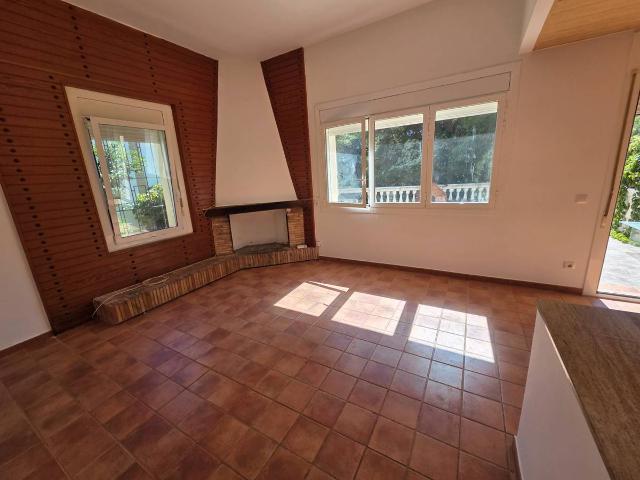 Casa adosada en Venta en Mediona