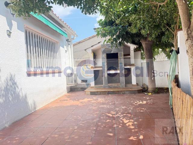 Casa adosada en Venta en Mediona