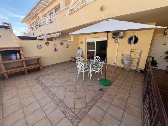 Casa adosada en venta en Melilla, Centro. OOPRTUNIDAD DE TENER UN CHALET EN EL CENTRO DE LA CIUDAD. Casas adosadas.