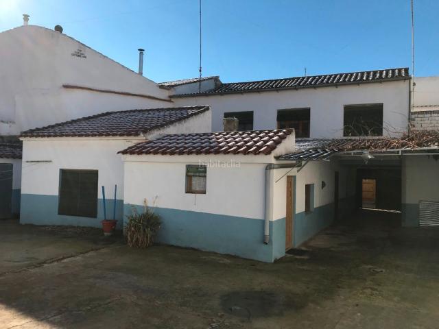 Casa adosada en venta en Membrilla. ¡Gran Oportunidad! Casa Céntrica con Potencial en Membrilla. Casas adosadas.