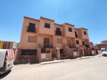 Casa adosada en Venta en Mengíbar