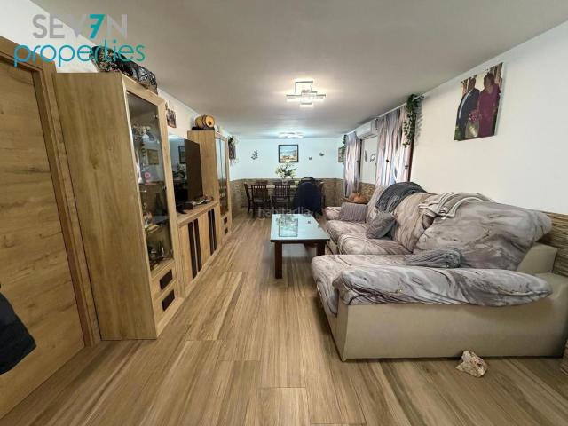Casa adosada en venta en Méntrida. IMPRESINANTE CASACHALET EN CASCO URBANO. 6 DORMITORIOS, 4 BAÑOS, 1 ASEO. PISCINA. Casas adosadas.