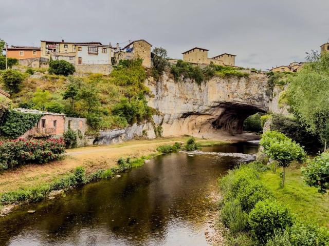 Casa adosada en Venta en Merindad de Valdeporres