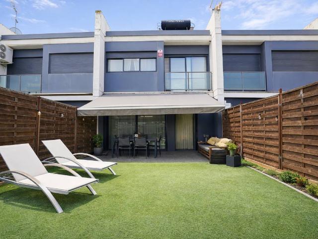 Casa adosada en Venta en Mestral