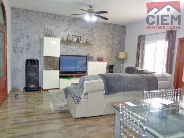 Casa adosada en venta en Miajadas. CASA DUPLEX DE RECIENTE CONSTRUCCION, CON COCHERA Y PATIO,CERCA DEL CENTRO DE MIAJADAS Y ZONAS DE SERVICIOS. Casas adosadas.