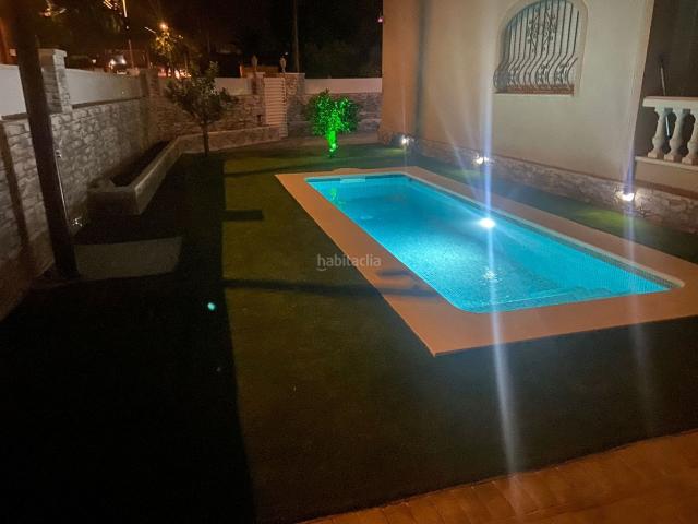 Casa adosada en venta en Miami Platja, Centre Costa Dorada. Chalet adosado en Miami playa. Casas adosadas Miami.