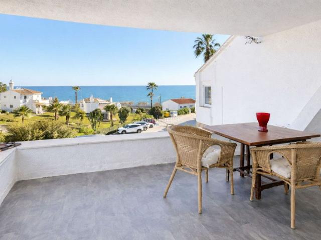 Casa adosada en venta en Mijas, El Faro de Calaburra Chaparral. Casa adosada totalmente renovada con vistas al mar en El Chaparral Con Licencia Turistica. Casas adosadas.