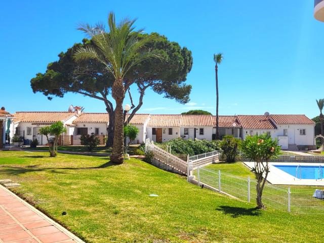 Casa adosada en venta en Mijas, El Faro de Calaburra Chaparral. Chalet adosado totalmente reformado vistas al mar. Casas adosadas.