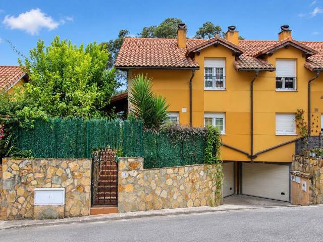 Casa adosada en Venta en Mioño Santullán