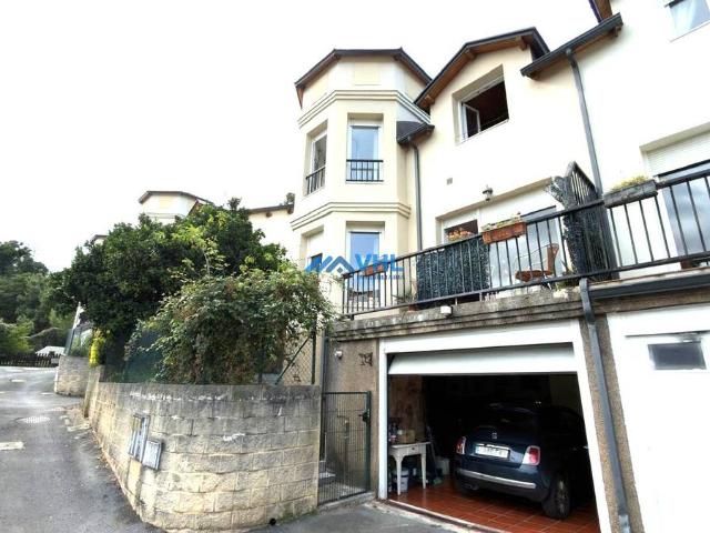 Casa adosada en Venta en Mioño Santullán