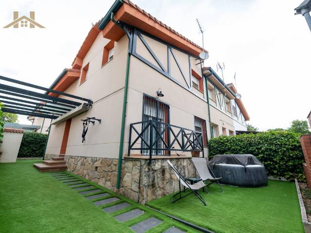 Casa adosada en Venta en Miraflores de la Sierra