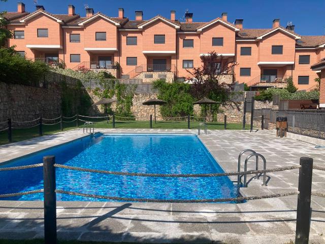 Casa adosada en Venta en Miraflores de la Sierra