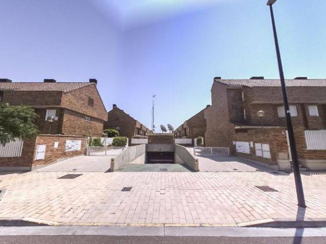 Casa adosada en Venta en Miralbueno