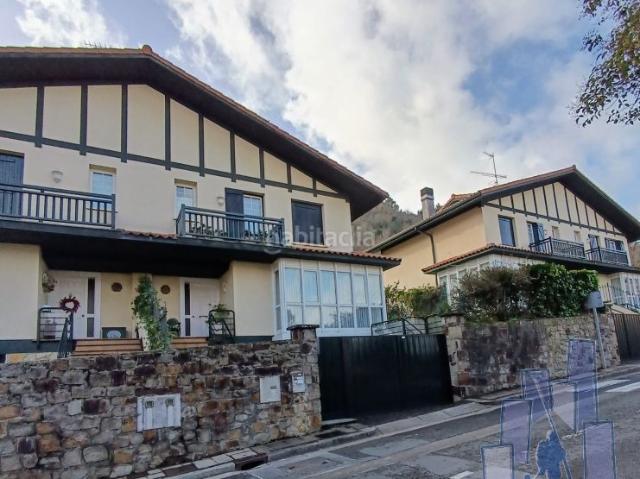 Casa adosada en venta en Mundaka. Chalet en Mundaka. Casas adosadas.