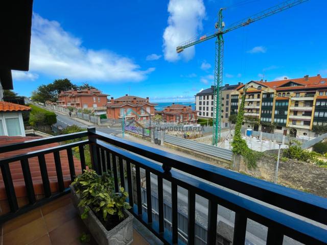 Casa adosada en venta en Mundaka. Exclusivo Adosado en Mundaka: Lujo, Espacio y Accesibilidad. Casas adosadas.